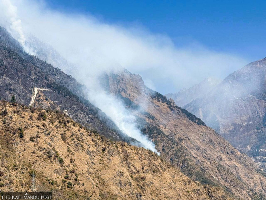 Efforts fail to douse fires raging in three mountain districts