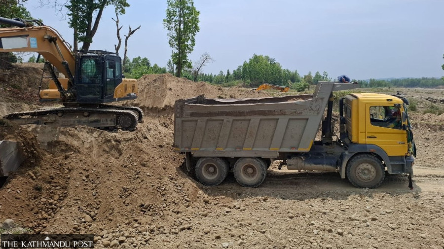 Illegal mining of riverbed materials threatens over 70 households in Udayapur local unit