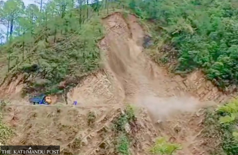 Landslide blocks Rapti Highway in Salyan