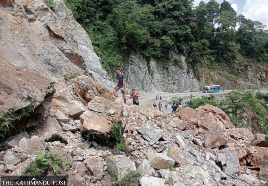Landslide blocks Kaligandaki Corridor