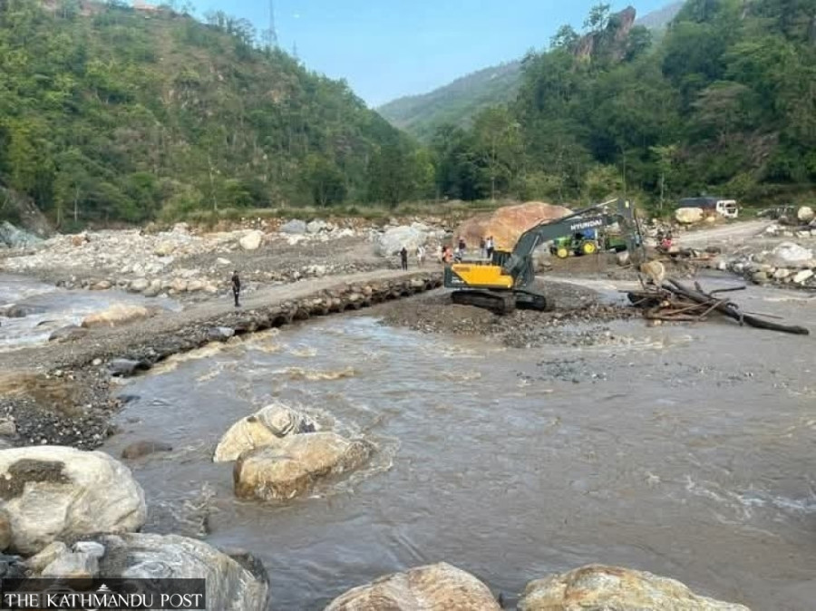 Flood-damaged diversion disrupts traffic on Mechi Highway in Panchthar