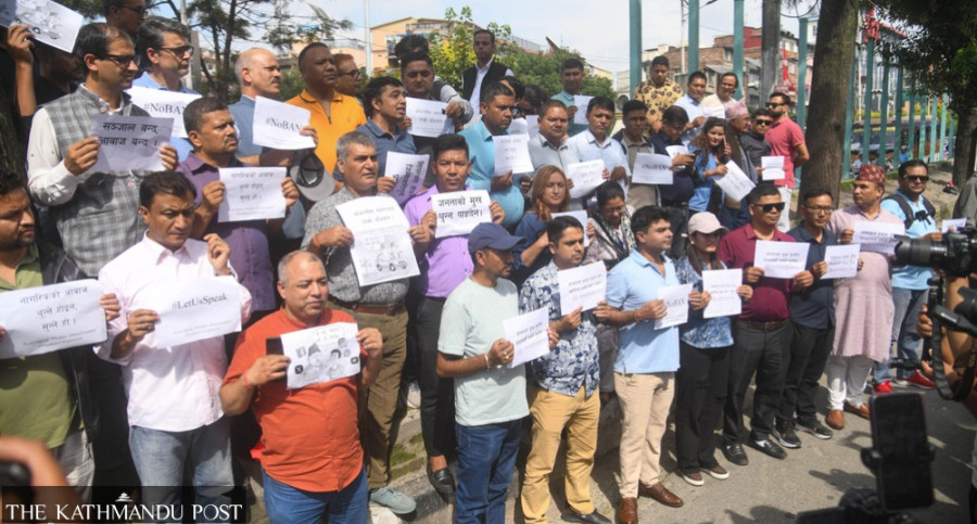 Journalists protest social media ban