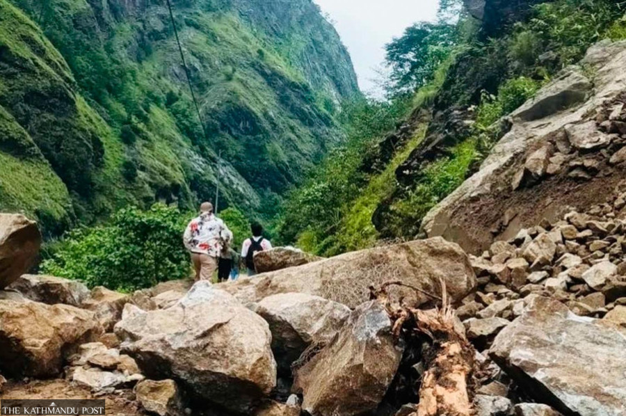 Daunne section of East-West Highway blocked