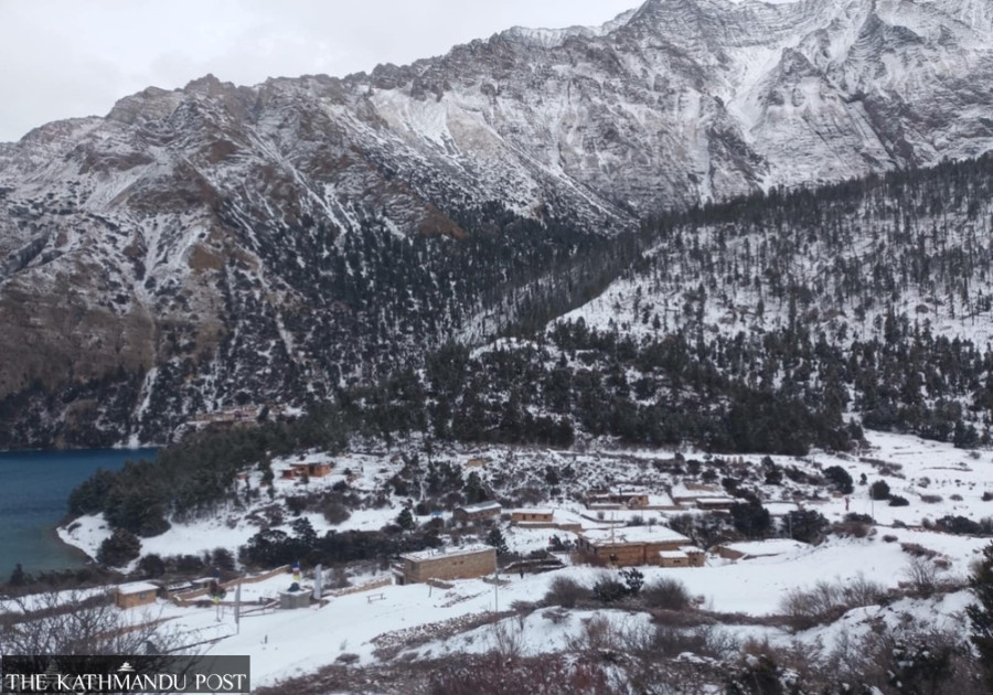 Early snowfall traps high Himalayan residents