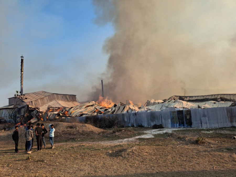 Massive fire at plywood factory in Ghorahi, losses estimated in millions