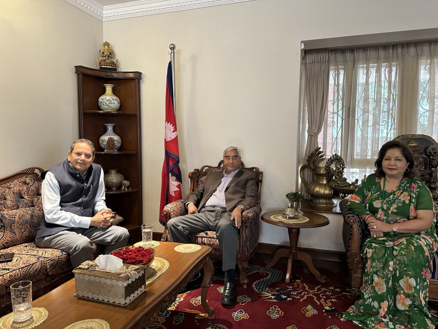 Chauthaiwale meets Deubas and Lekhak