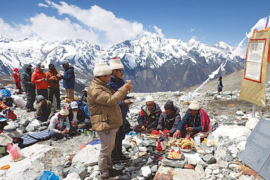 Tribute paid for disappearing Hindu Kush glacier