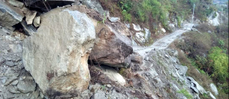 Koshi Highway blocked in Sankhuwasabha due to landslide