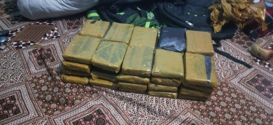 Four held with 20kg hashish from a hotel in Bhairahawa
