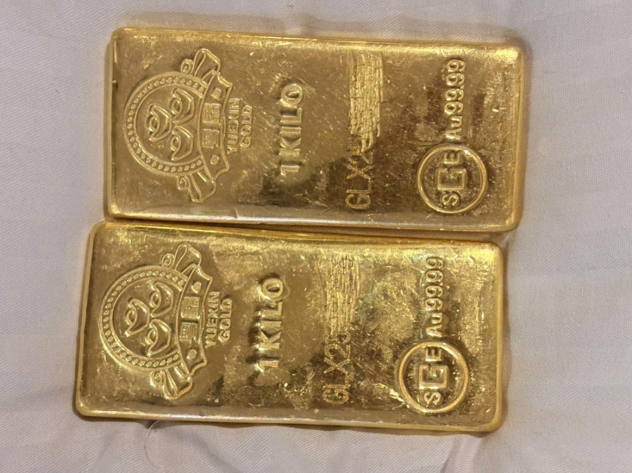 Two Chinese nationals arrested with 2kg gold and cash from Thamel hotel
