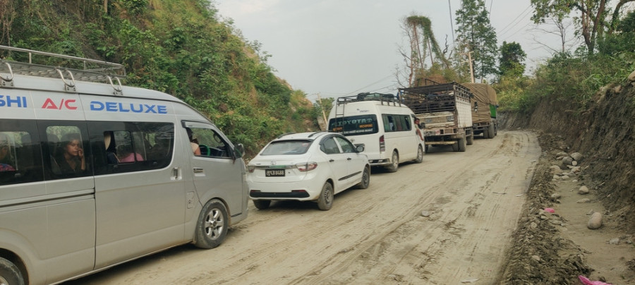 Flood washes away Binayi River diversion, rain triggers jam at Daunne
