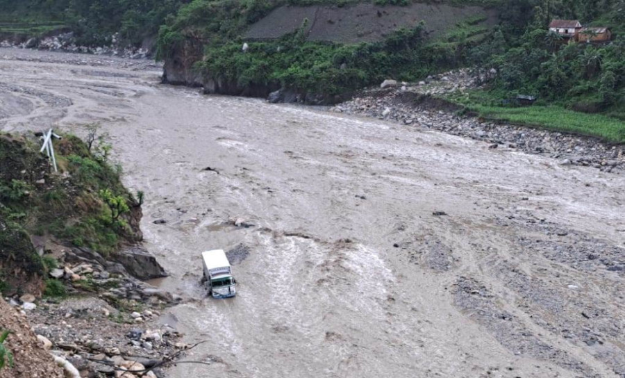 Kanti Lokpath obstructed after Bagmati bridge access road swept away