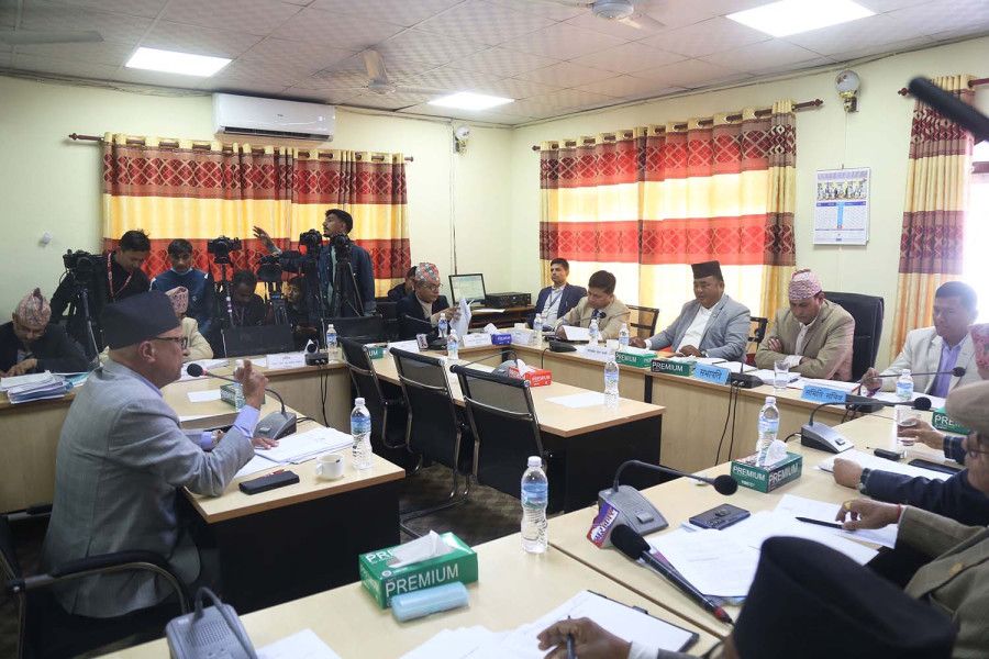 Amid teachers’ protest, civil servants threaten to hit the streets seeking law