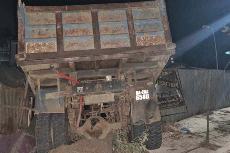 3 killed as tipper crashes into homeless shelter