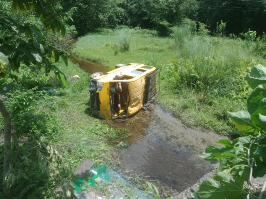 18 students injured in school van accident