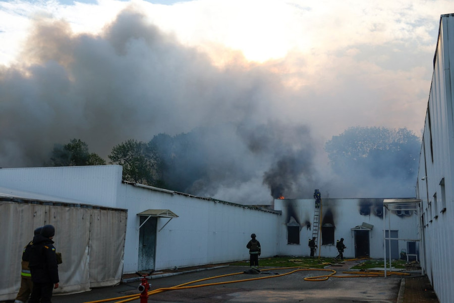 Russia Launches Record Drone Attack as Putin-Trump Call Looms 1 Russia launches war's largest drone attack after peace talks, Ukraine says