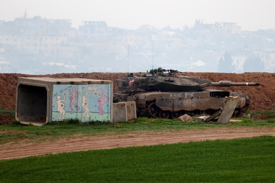 Israel calls up reservists as fears for fragile Gaza ceasefire rise