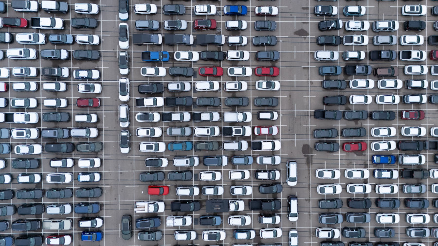 Trump eases auto tariffs burden as Lutnick touts first foreign trade deal