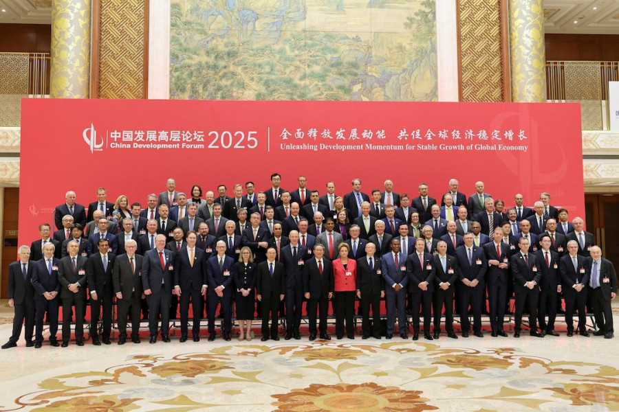 China promotes business potential to Apple, Pfizer and other US companies