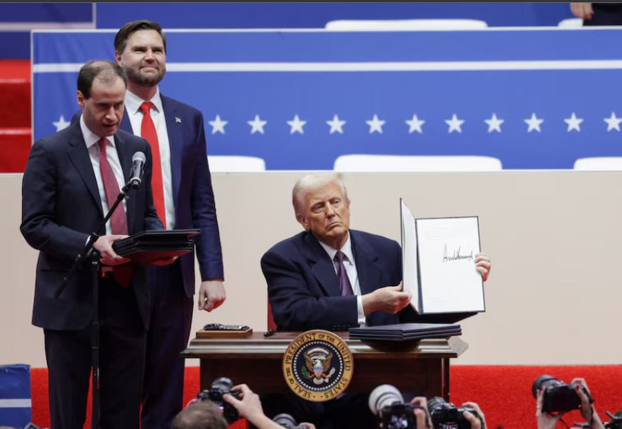 After inauguration, Trump signs orders in front of a cheering crowd