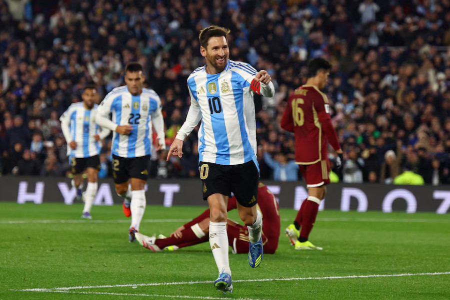 Messi shines in his final home World Cup qualifier, Paraguay and Colombia clinch spots