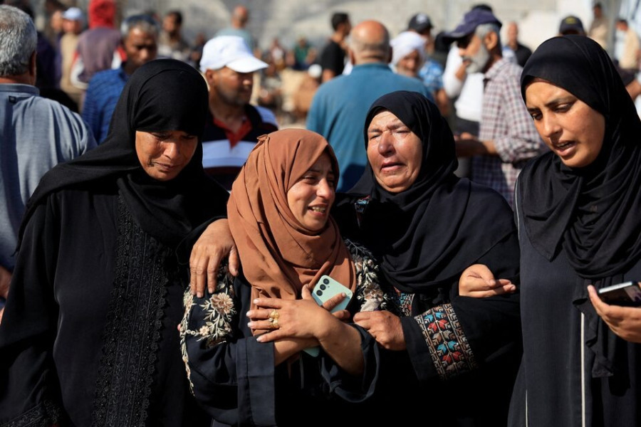 At least 27 Palestinians killed near Gaza aid site, medics say