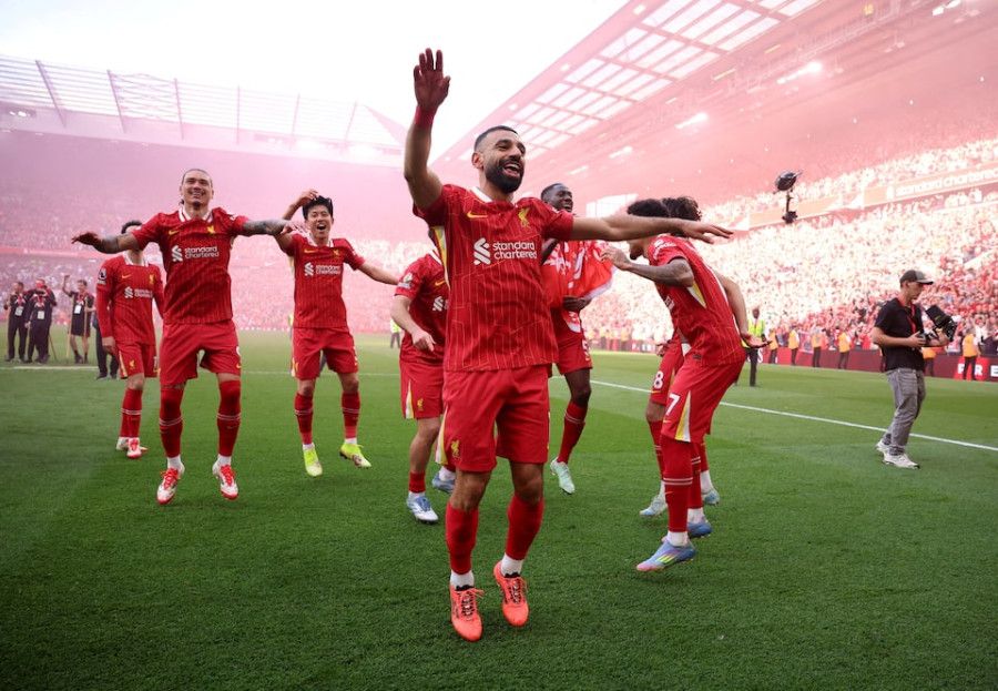 Liverpool thrash Tottenham to secure Premier League title