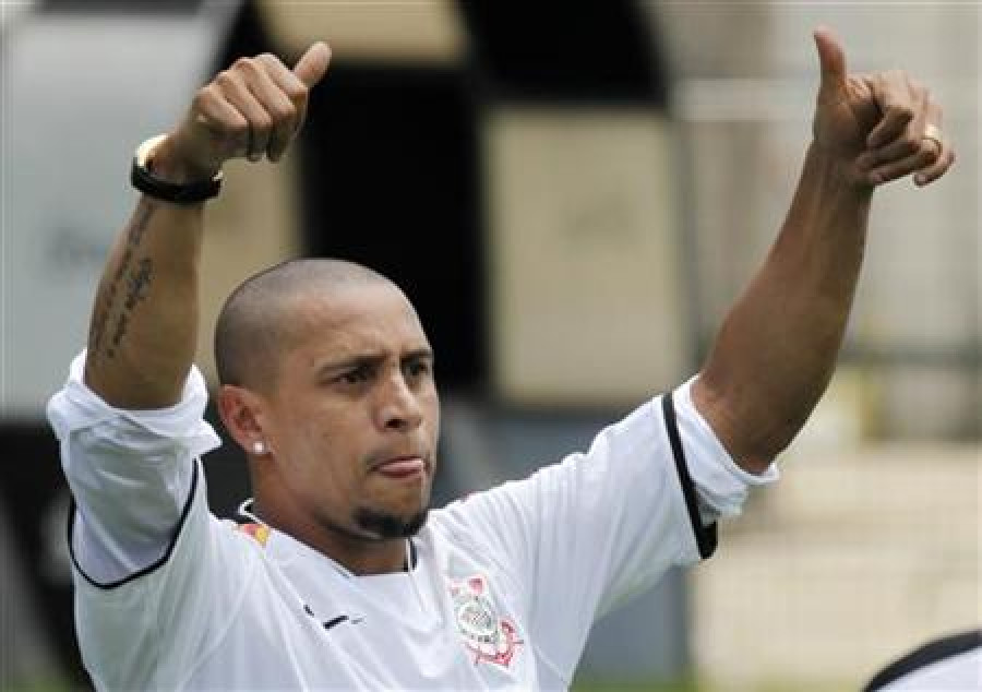 Legendary left-back Roberto Carlos to arrive in Kathmandu tomorrow
