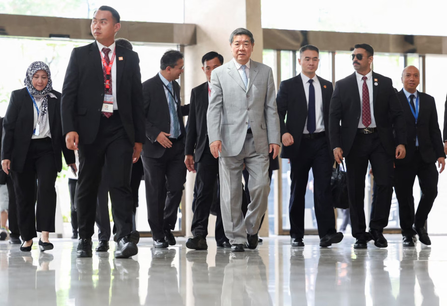 US, China seek to avoid trade war escalation, salvage Trump-Xi meeting in Malaysia talks