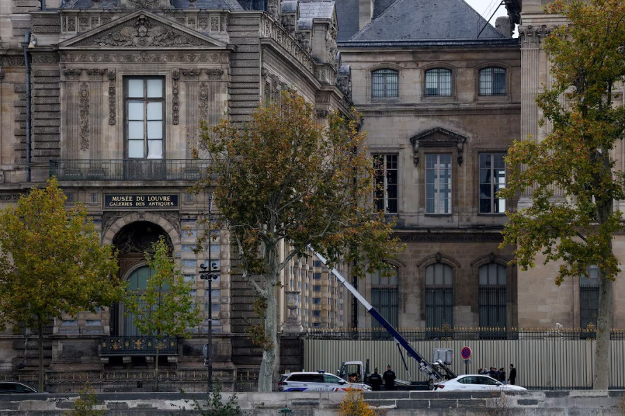 Thieves rob priceless jewels from Paris’ Louvre in brazen heist