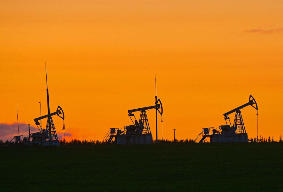 US says India halves Russian oil imports, sources say no cuts seen